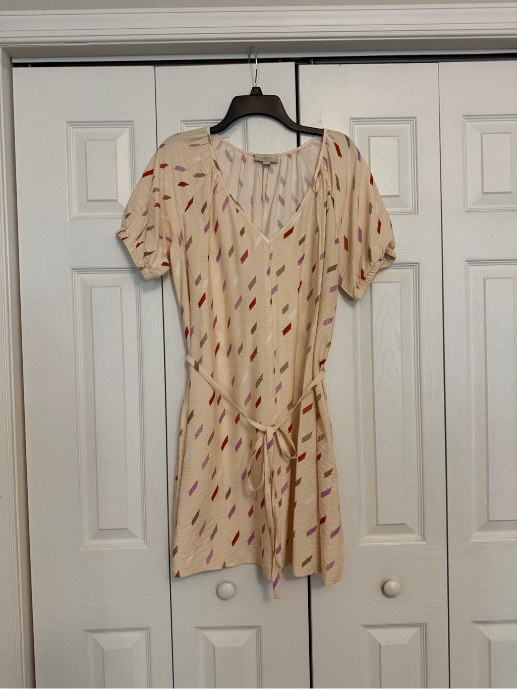 Loft Beige V-Neck Short Sleeve Tie-Waist Mini Dress With Multicolor Dash Print